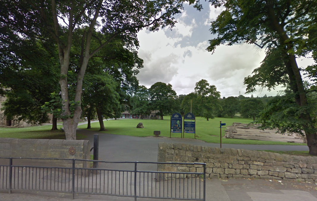 Kirkstall Abbey Park - entrance