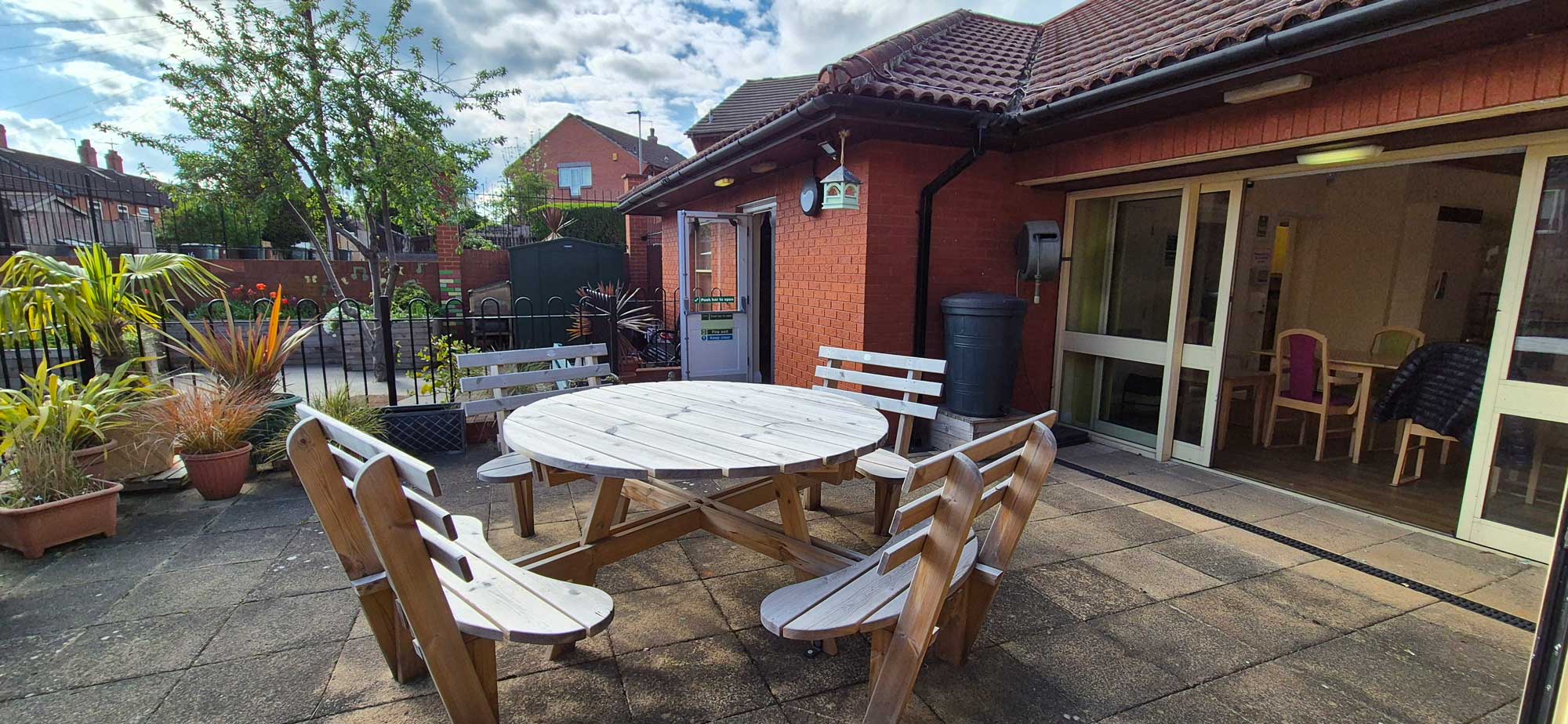 Hub—Outdoor-Seating-Area